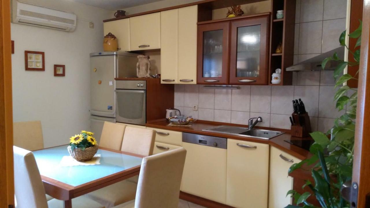 Apartment Tatjana Vis Exterior photo